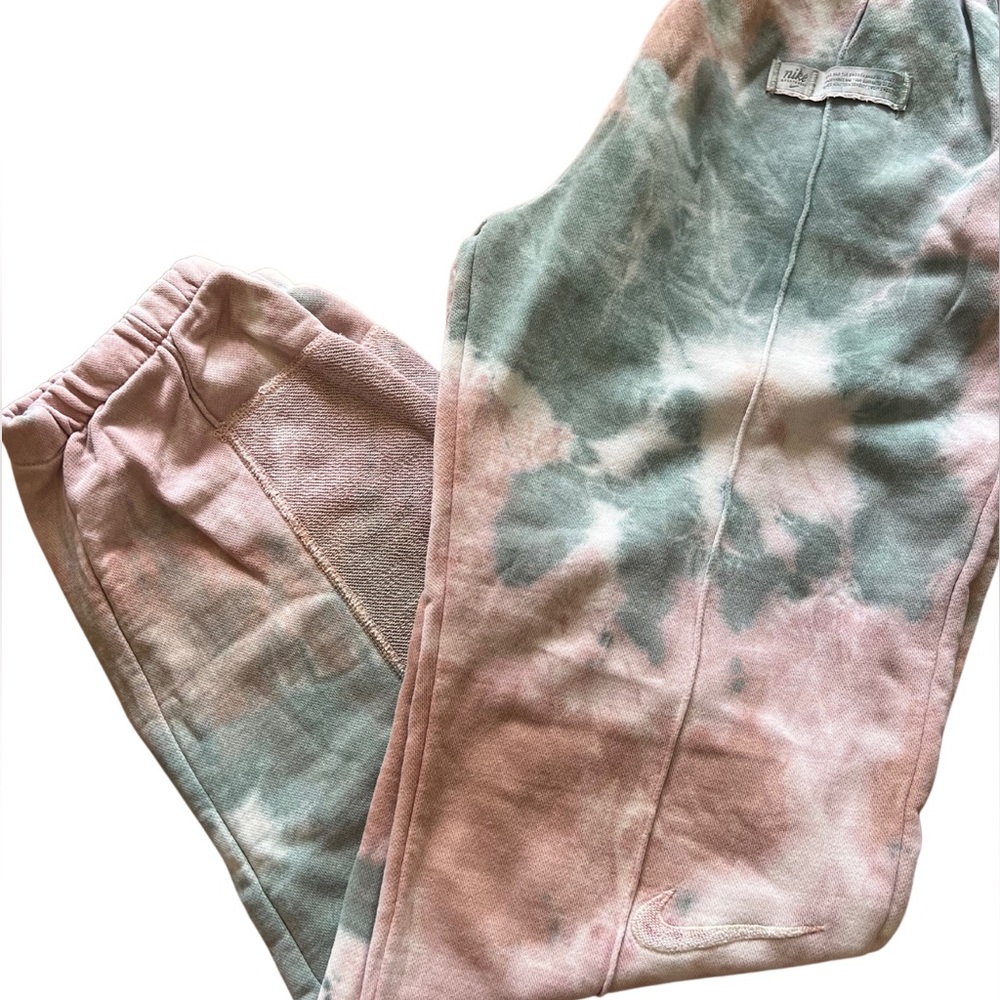 Nike Tie-Dye Loose Fit Joggers